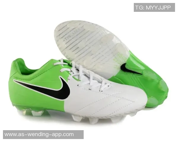 探索耐克足球鞋最新款式提升你的球场表现与时尚感